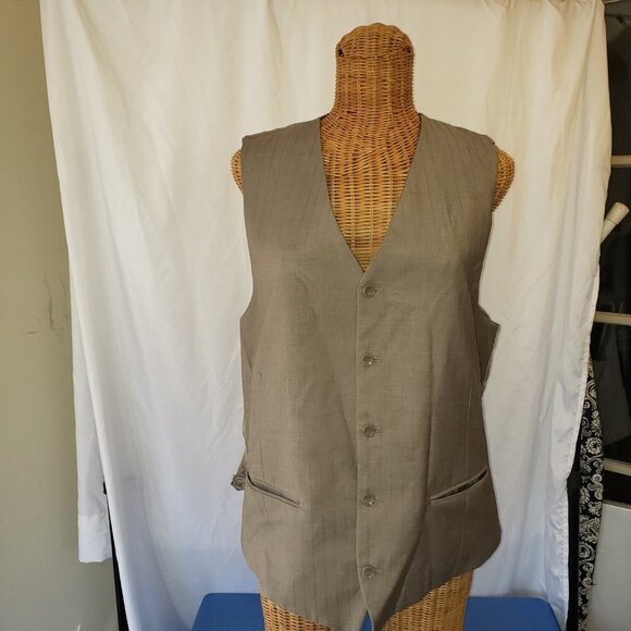 Men's Bocaccio Uomo 3-Piece Tan Suit, Size W36-42L - Picture 3 of 11